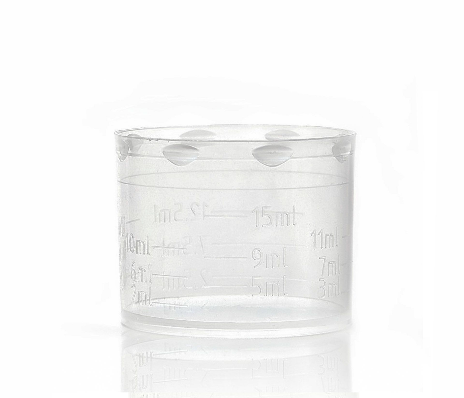 Measuring cup SD-15 provides graduations: 15 – 12,5 – 12 – 11 – 10 – 9 – 8 – 7,5 – 7 – 6 – 5 – 4 – 3 – 2,5 – 2ml. by Pack Store Europe, packstore.eu